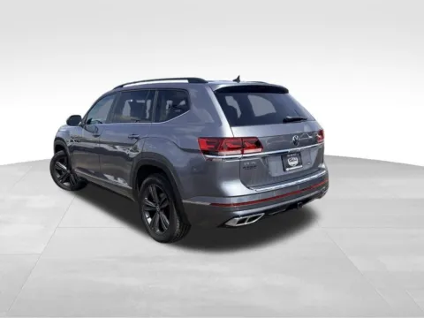 More photos of 2021 Volkswagen Atlas 3.6L V6 SE w/Technology R-Line at Platinum Auto Plaza, KS