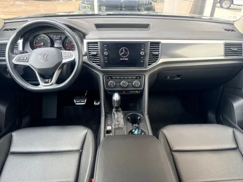 More photos of 2021 Volkswagen Atlas 3.6L V6 SE w/Technology R-Line at Platinum Auto Plaza, KS