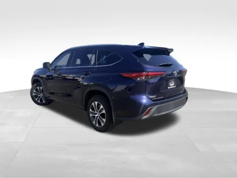 More photos of 2022 Toyota Highlander XLE at Platinum Auto Plaza, KS