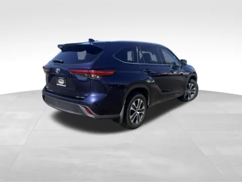 More photos of 2022 Toyota Highlander XLE at Platinum Auto Plaza, KS