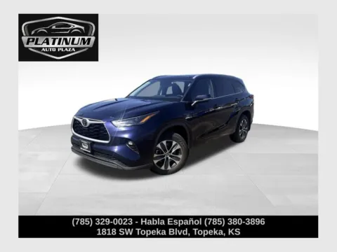 Blue 2022 Toyota Highlander XLE for sale in Topeka, KS