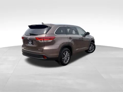 More photos of 2018 Toyota Highlander XLE at Platinum Auto Plaza, KS