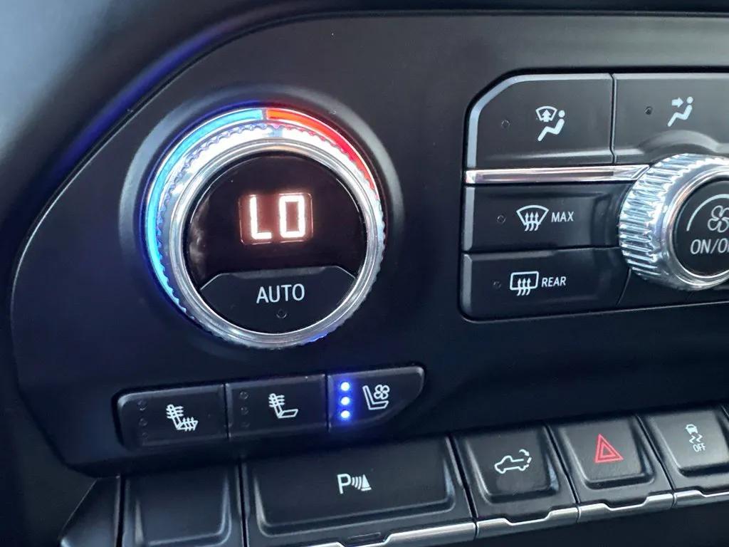 GMC Sierra photo 15