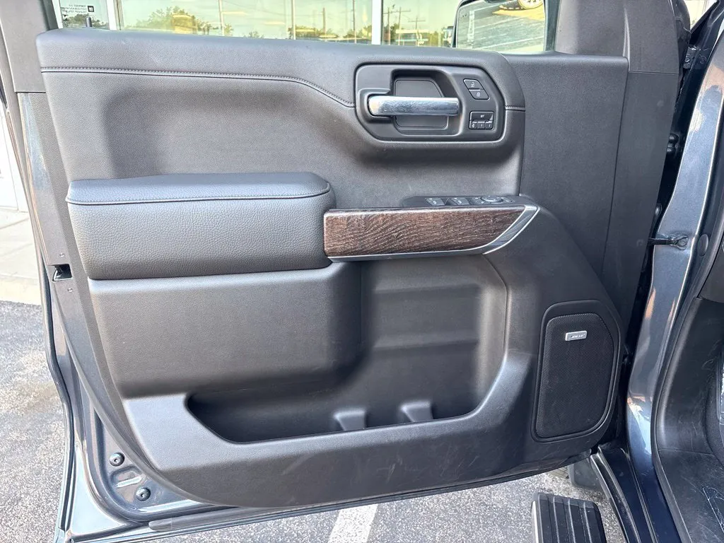 GMC Sierra photo 26