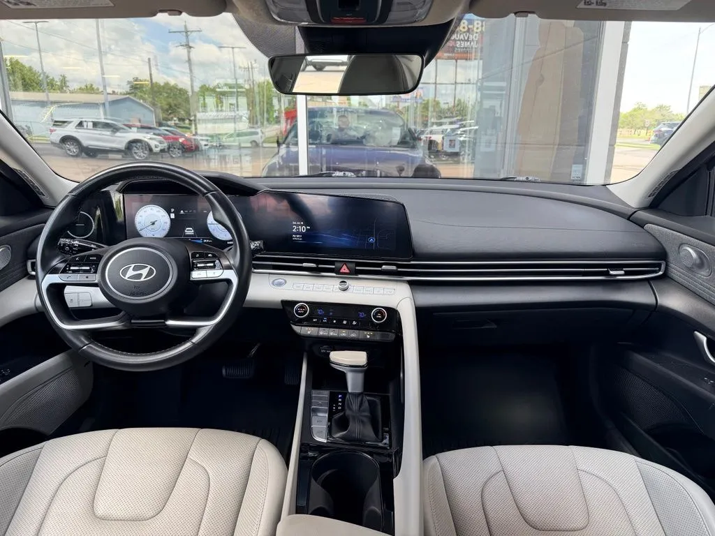 Hyundai Elantra photo 6