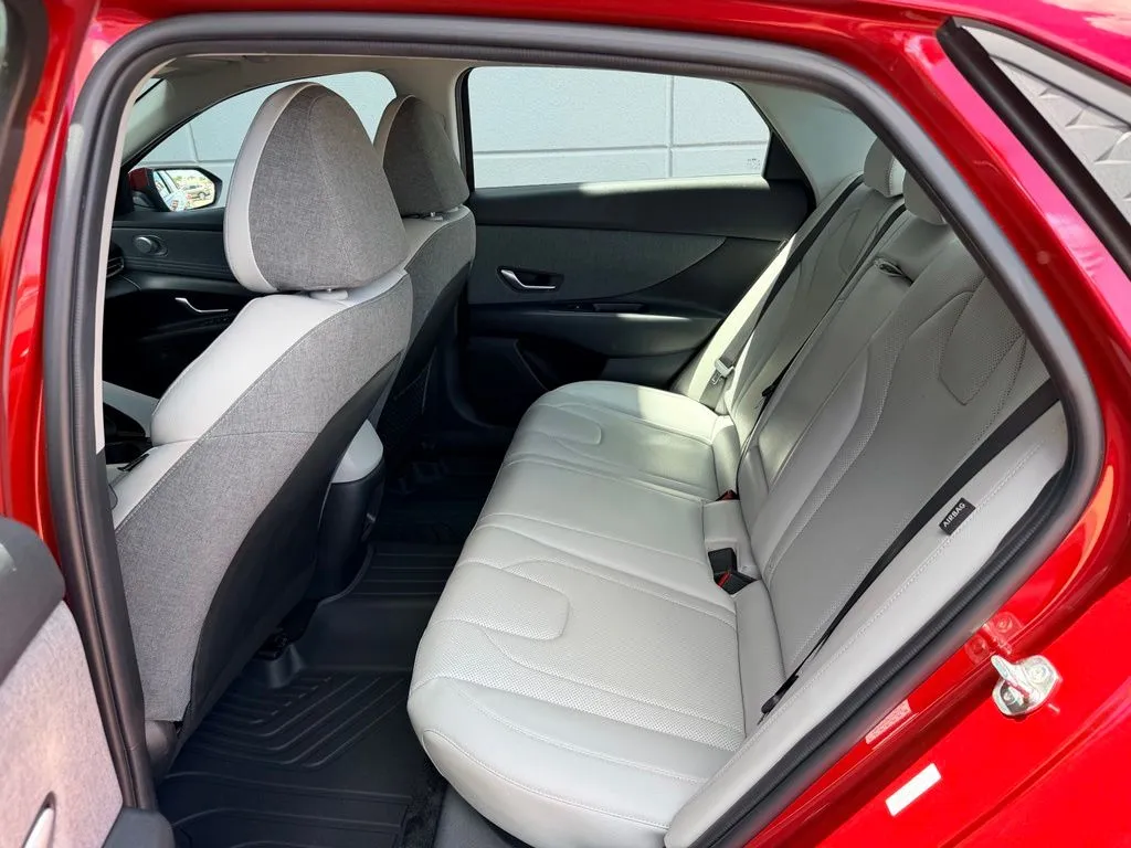 Hyundai Elantra photo 38