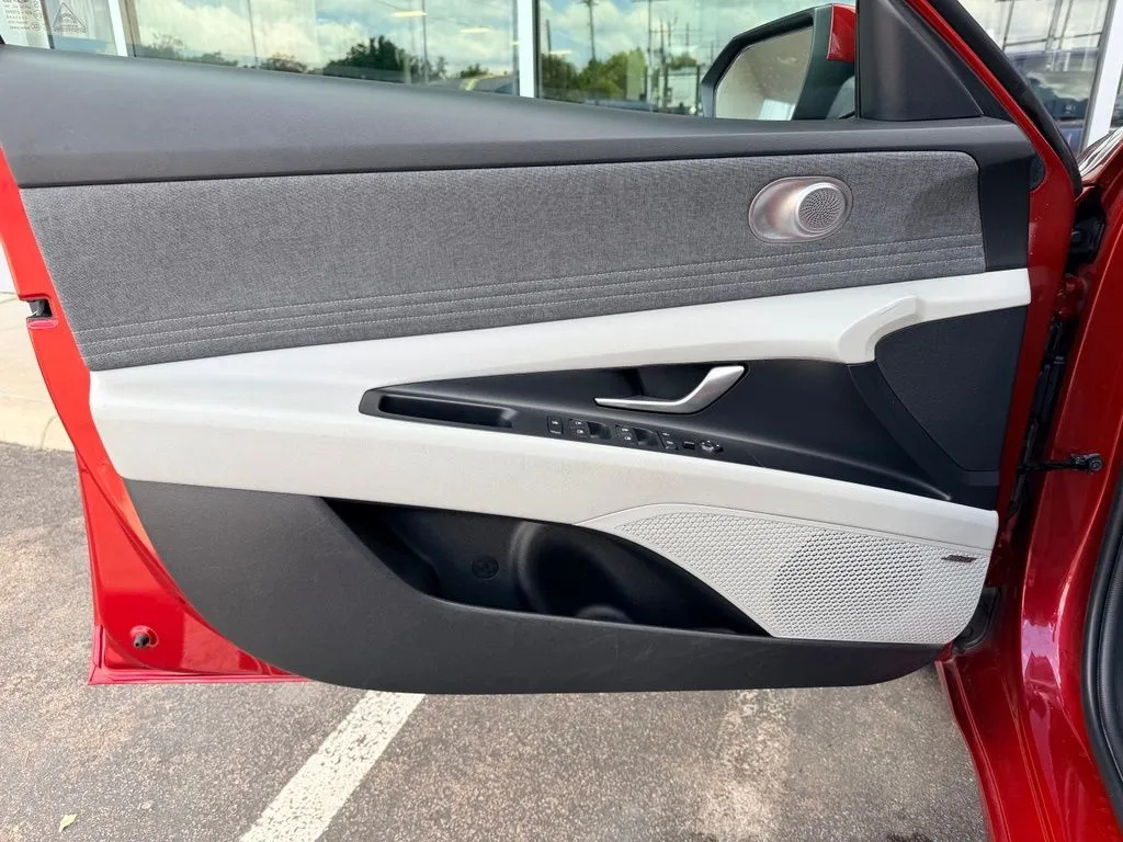 Hyundai Elantra photo 29