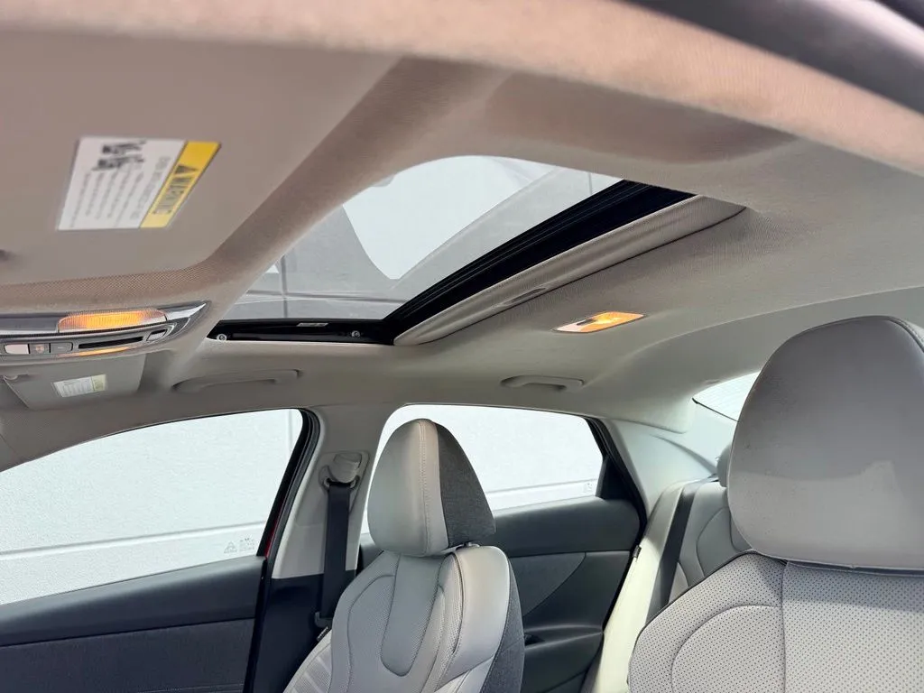 Hyundai Elantra photo 22