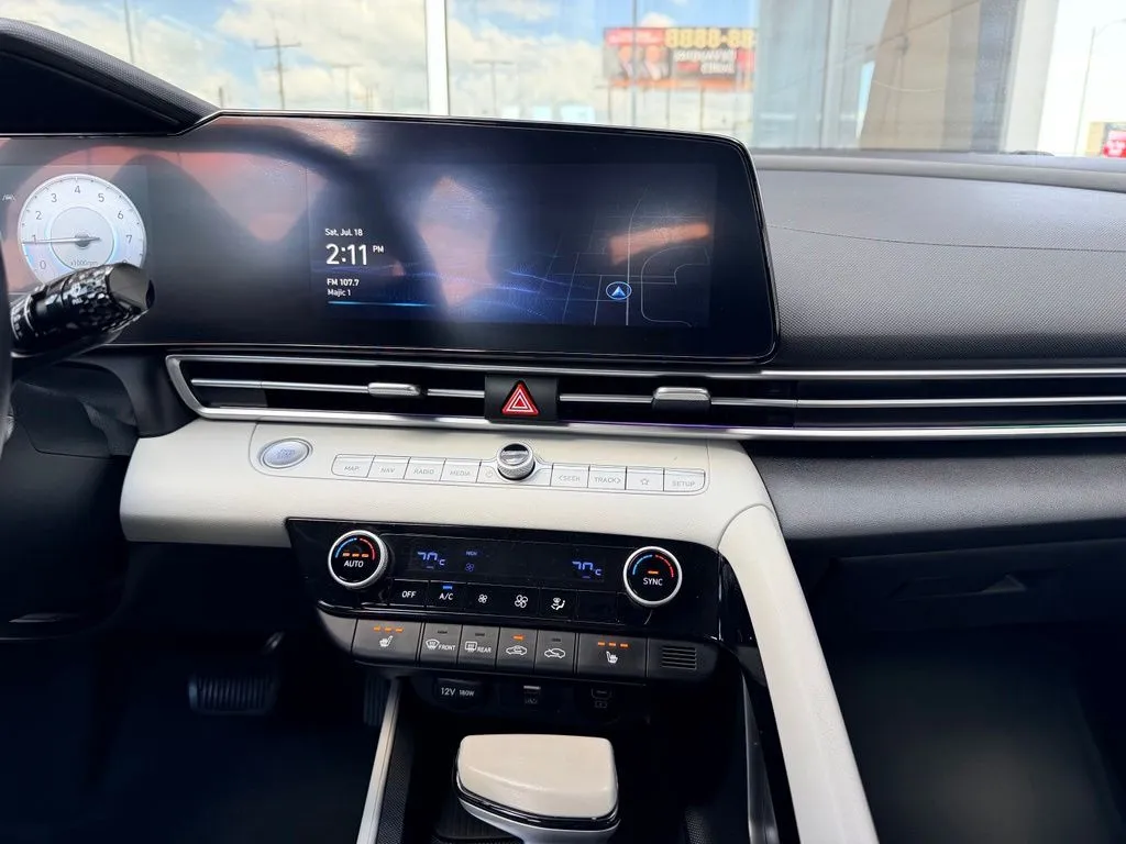 Hyundai Elantra photo 11