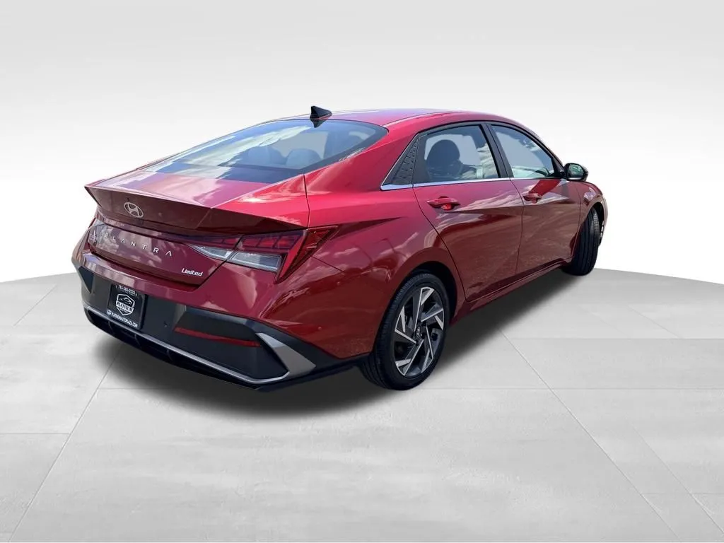 Hyundai Elantra photo 3