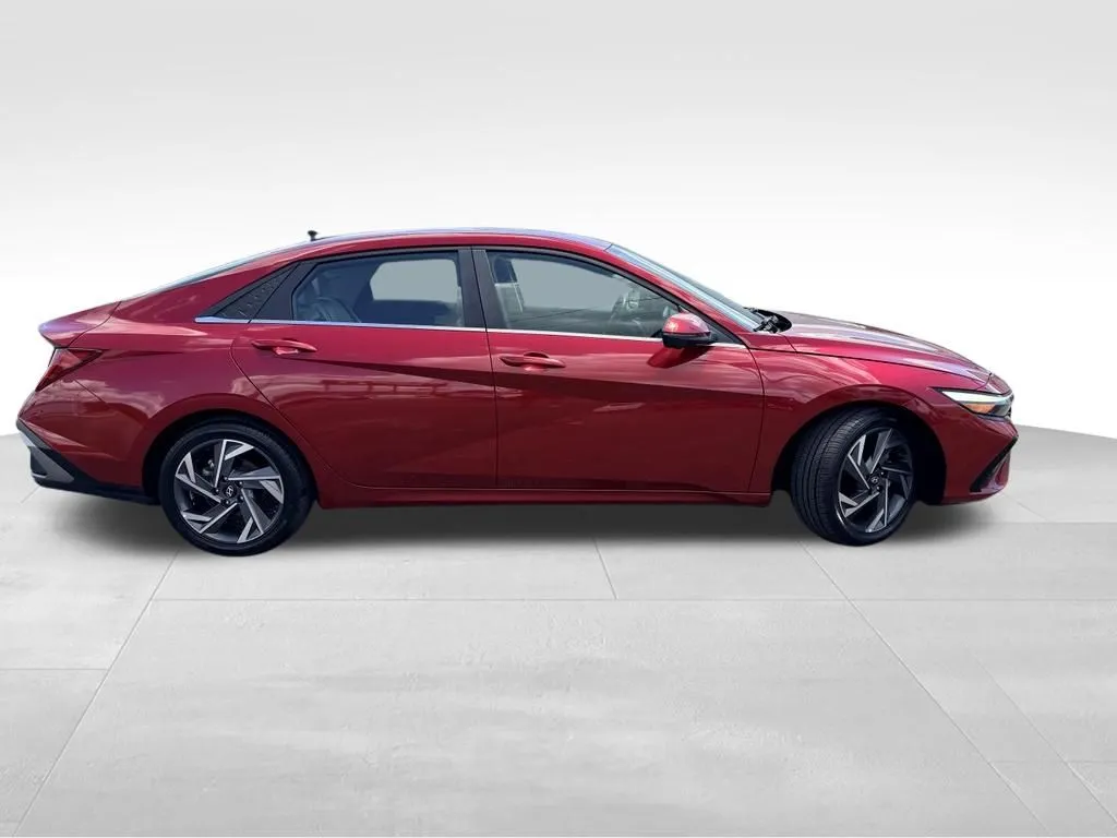 Hyundai Elantra photo 25