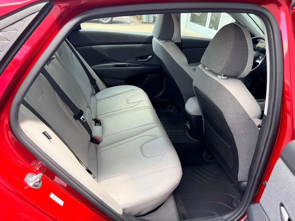 Hyundai Elantra photo 37