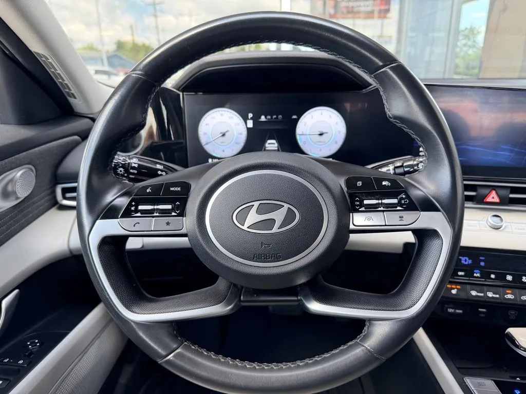 Hyundai Elantra photo 7