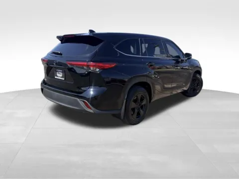 Another view of 2021 Toyota Highlander LE for sale in Topeka, KS at Platinum Auto Plaza