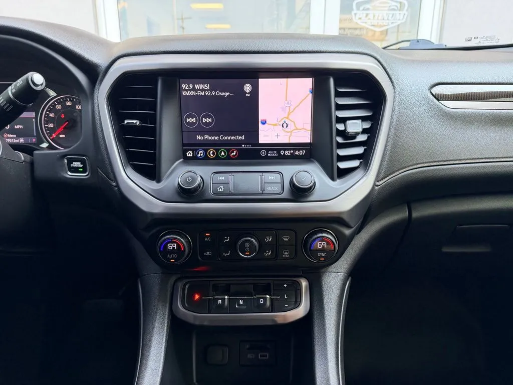 GMC Acadia photo 13