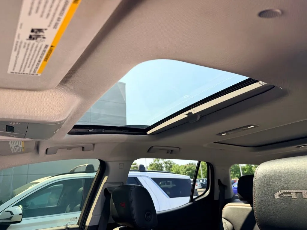 GMC Acadia photo 26