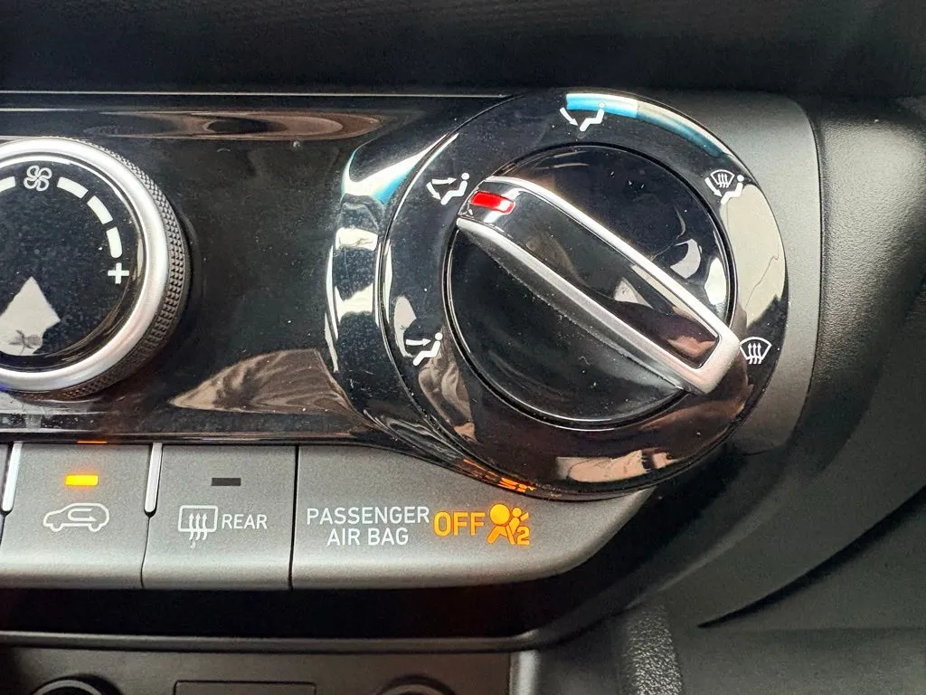 2023 Hyundai Kona SEL - Photo 17