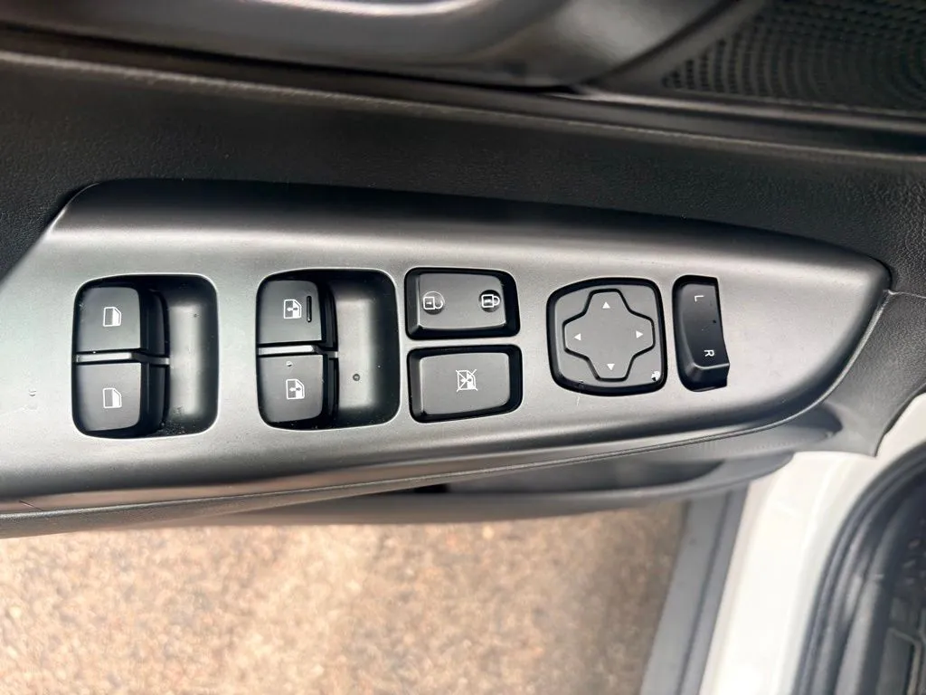 2023 Hyundai Kona SEL - Photo 25