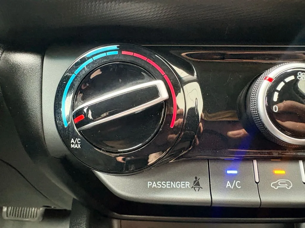 2023 Hyundai Kona SEL - Photo 16