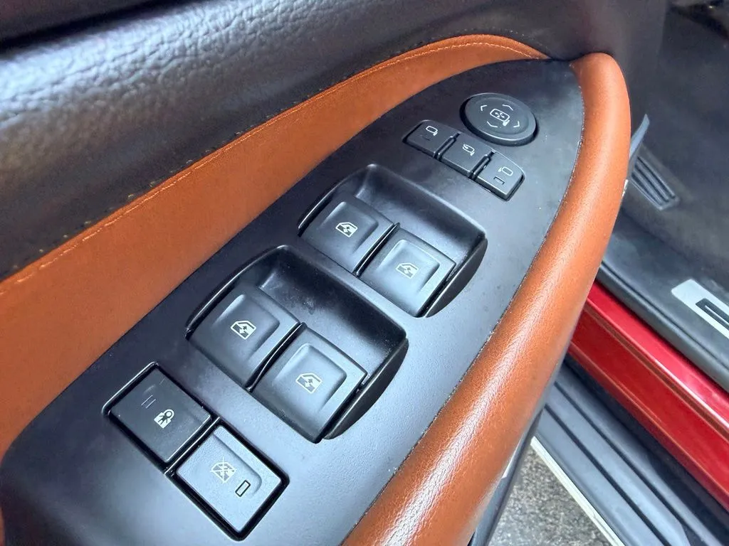 Cadillac Escalade photo 8