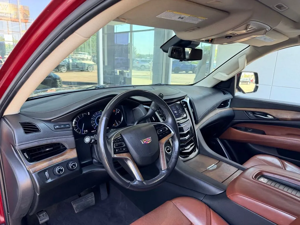 Cadillac Escalade photo 11