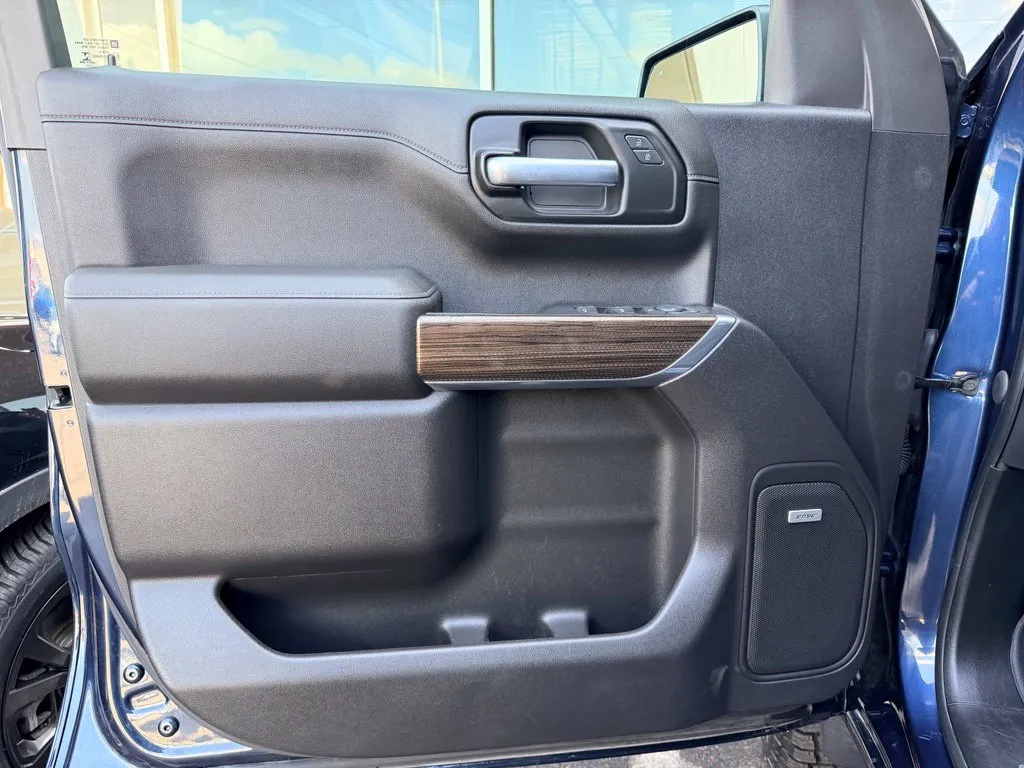 Chevrolet Silverado photo 33