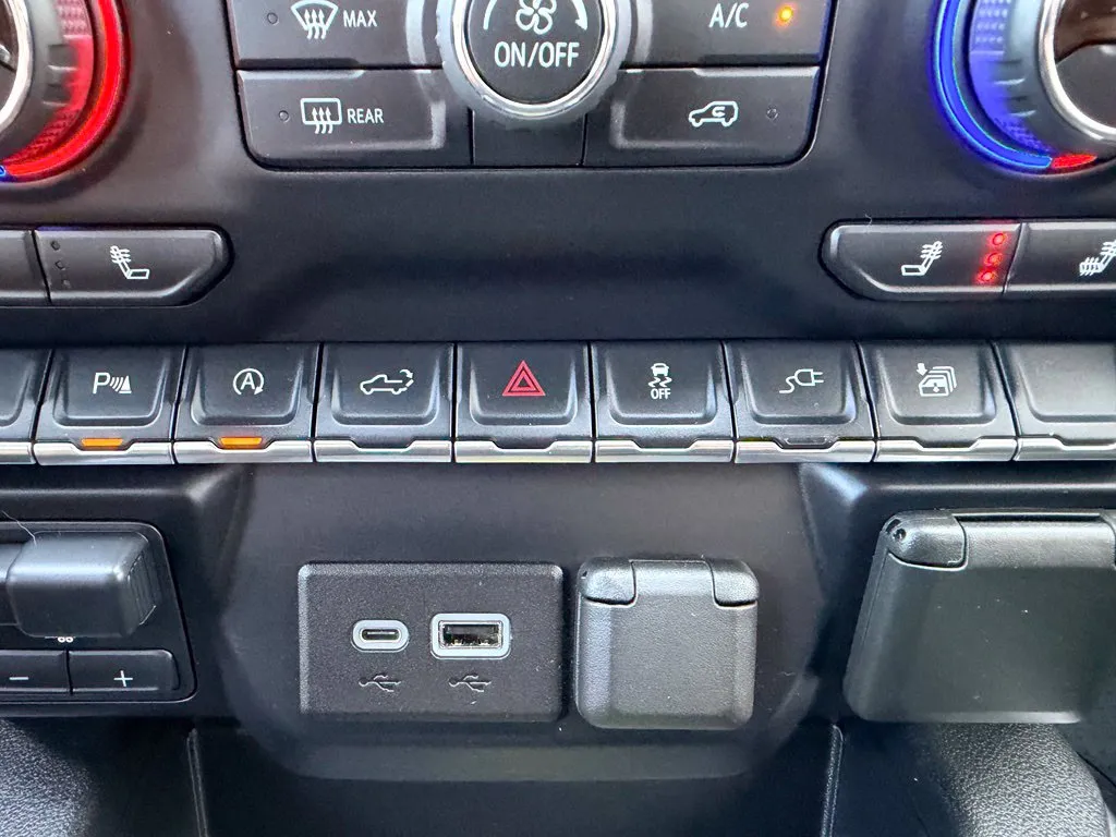 Chevrolet Silverado photo 22