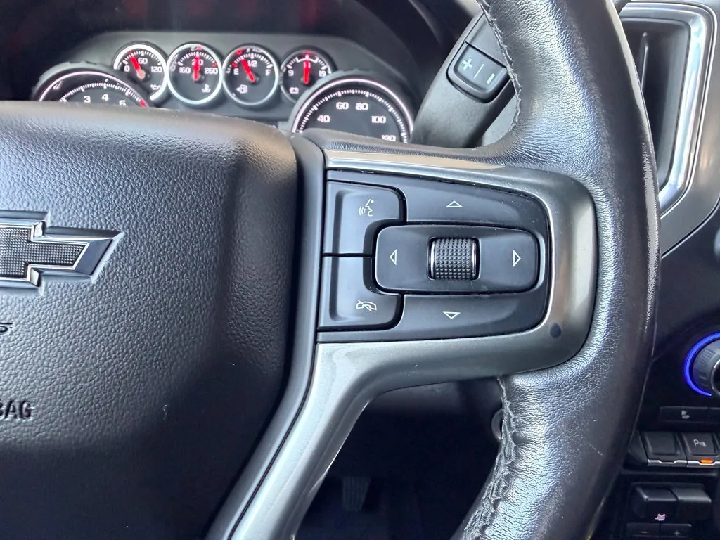 Chevrolet Silverado photo 11