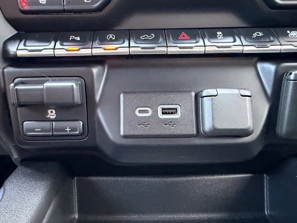 Chevrolet Silverado photo 24