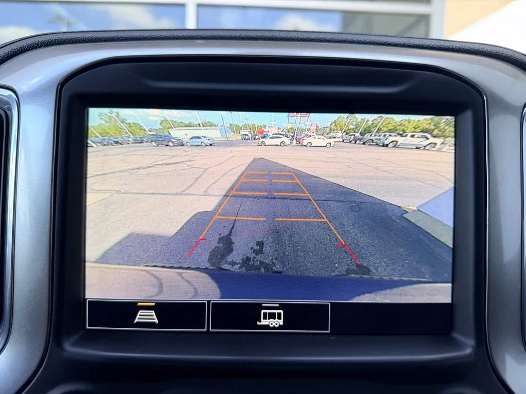 Chevrolet Silverado photo 17