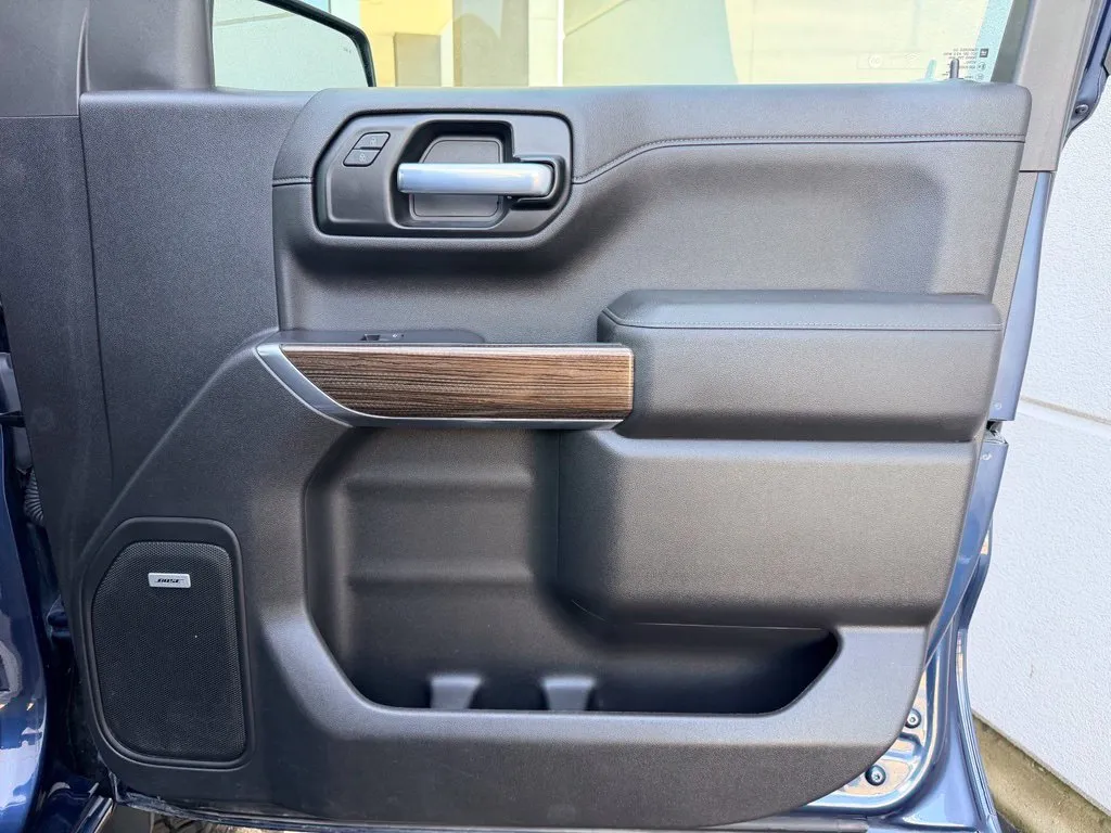 Chevrolet Silverado photo 39