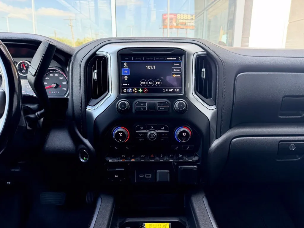 Chevrolet Silverado photo 14
