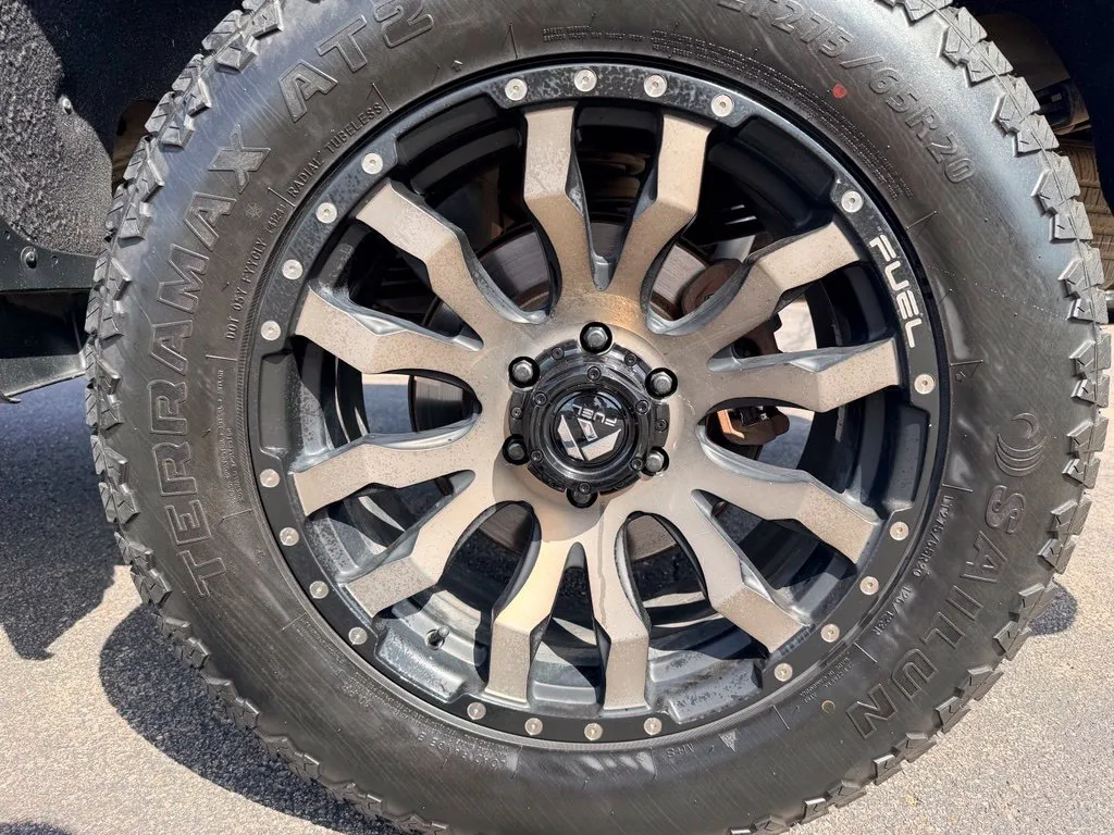 Chevrolet Silverado photo 32