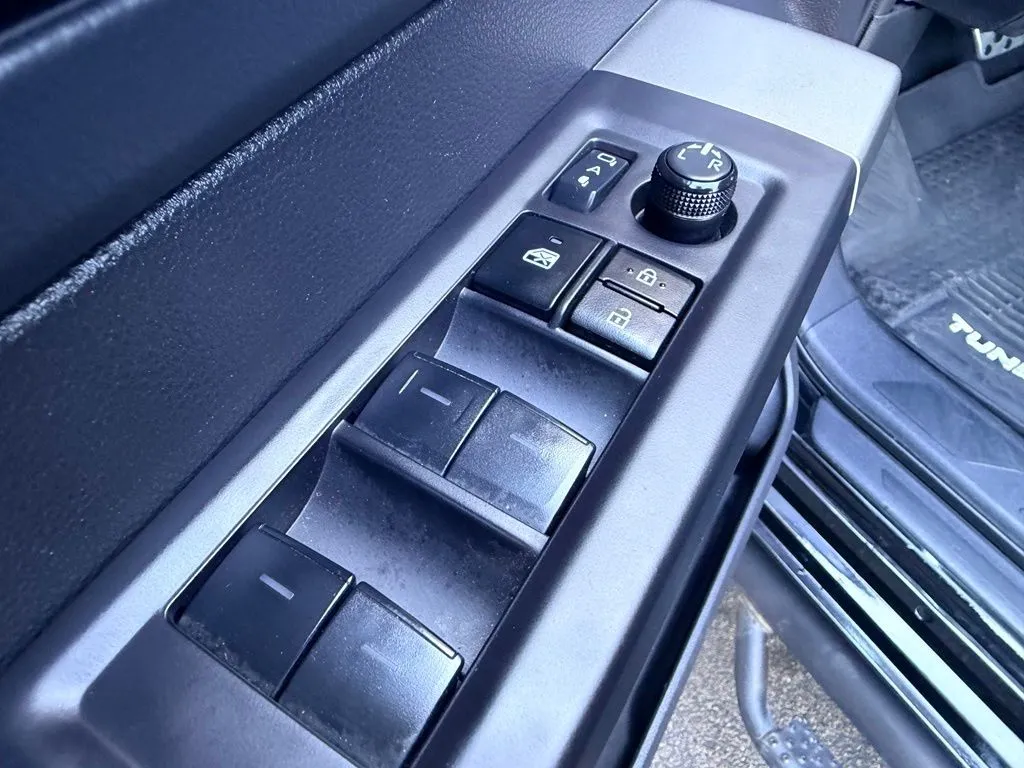 Toyota Tundra photo 37