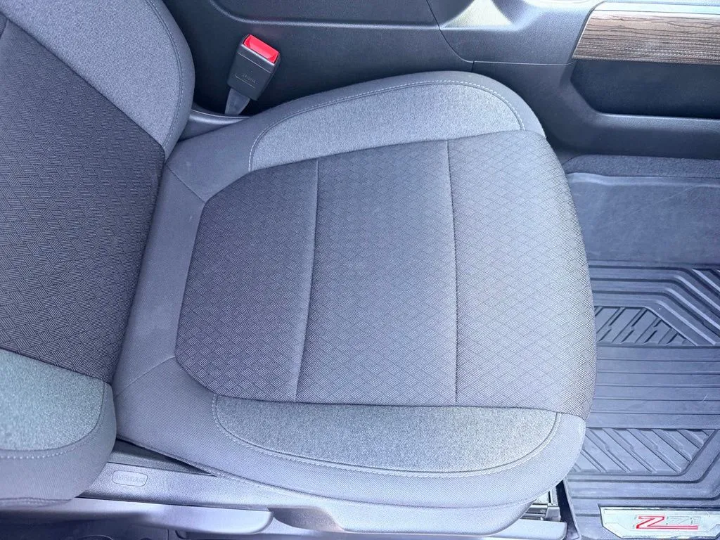 Chevrolet Silverado photo 38