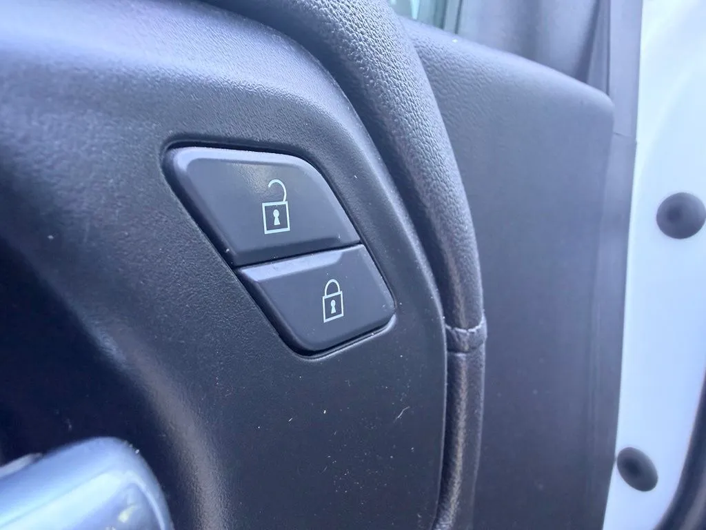 Chevrolet Silverado photo 32