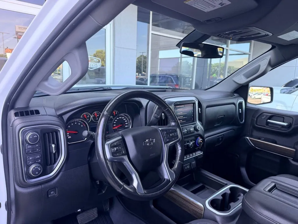 Chevrolet Silverado photo 33