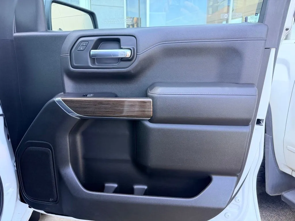 Chevrolet Silverado photo 36