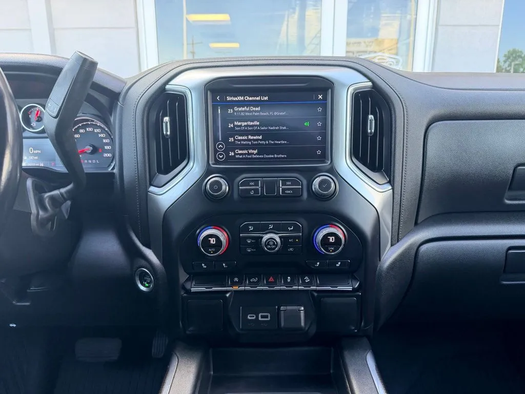 Chevrolet Silverado photo 13