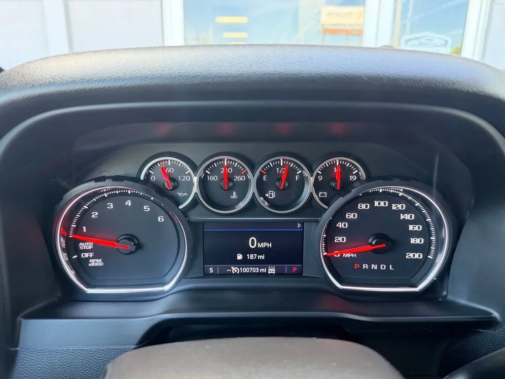 Chevrolet Silverado photo 11