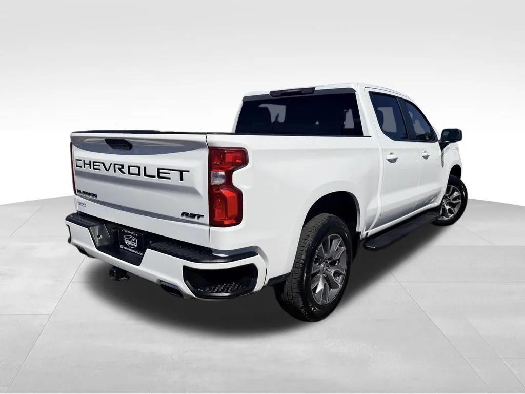 Chevrolet Silverado photo 3