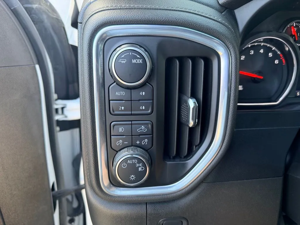 Chevrolet Silverado photo 43