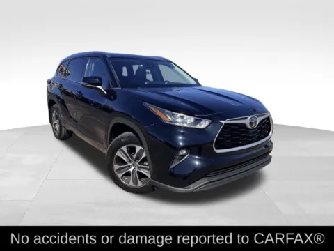 Photos of 2020 Toyota Highlander XLE for sale in Topeka, KS at Platinum Auto Plaza