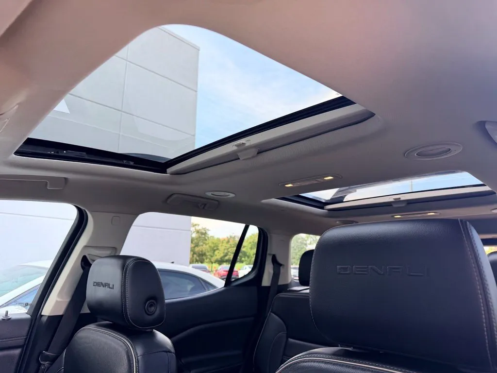 GMC Acadia photo 29