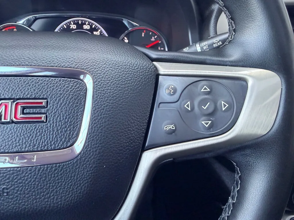GMC Acadia photo 10