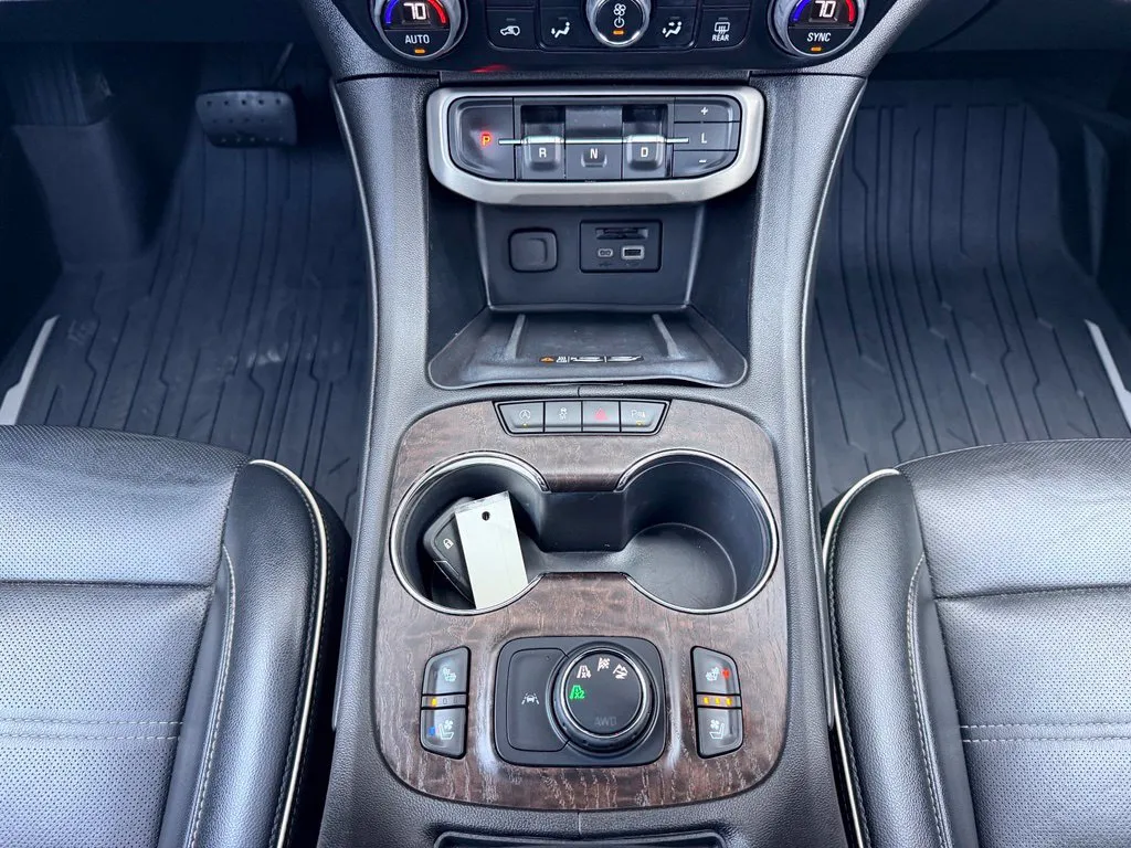 GMC Acadia photo 24