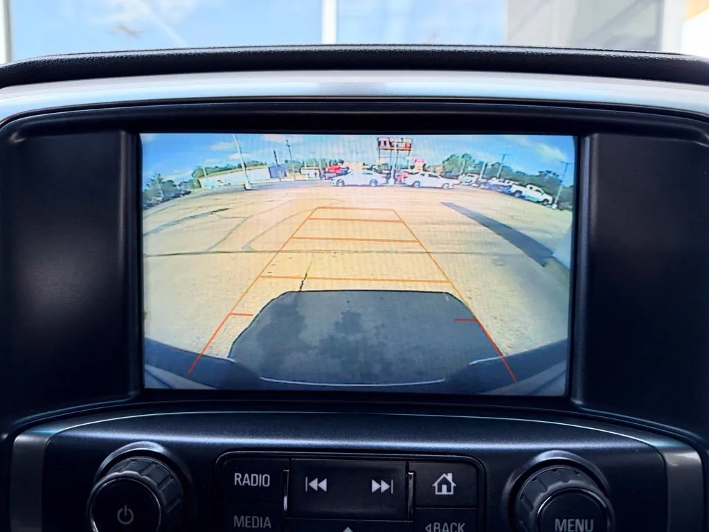 Chevrolet Silverado photo 17