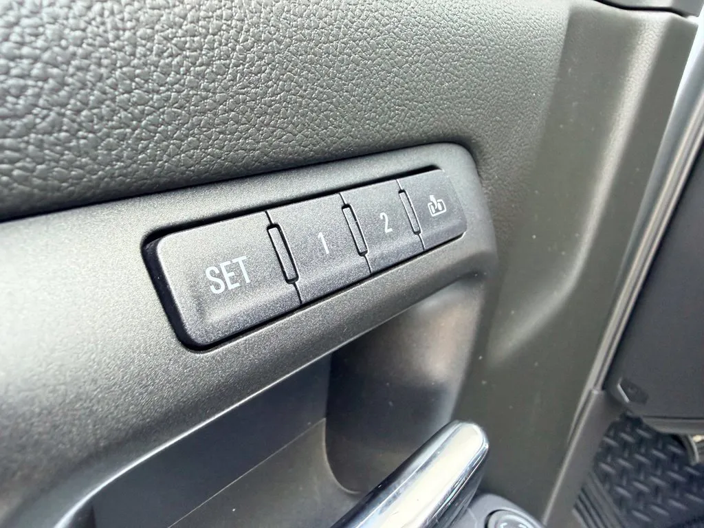 Chevrolet Silverado photo 34