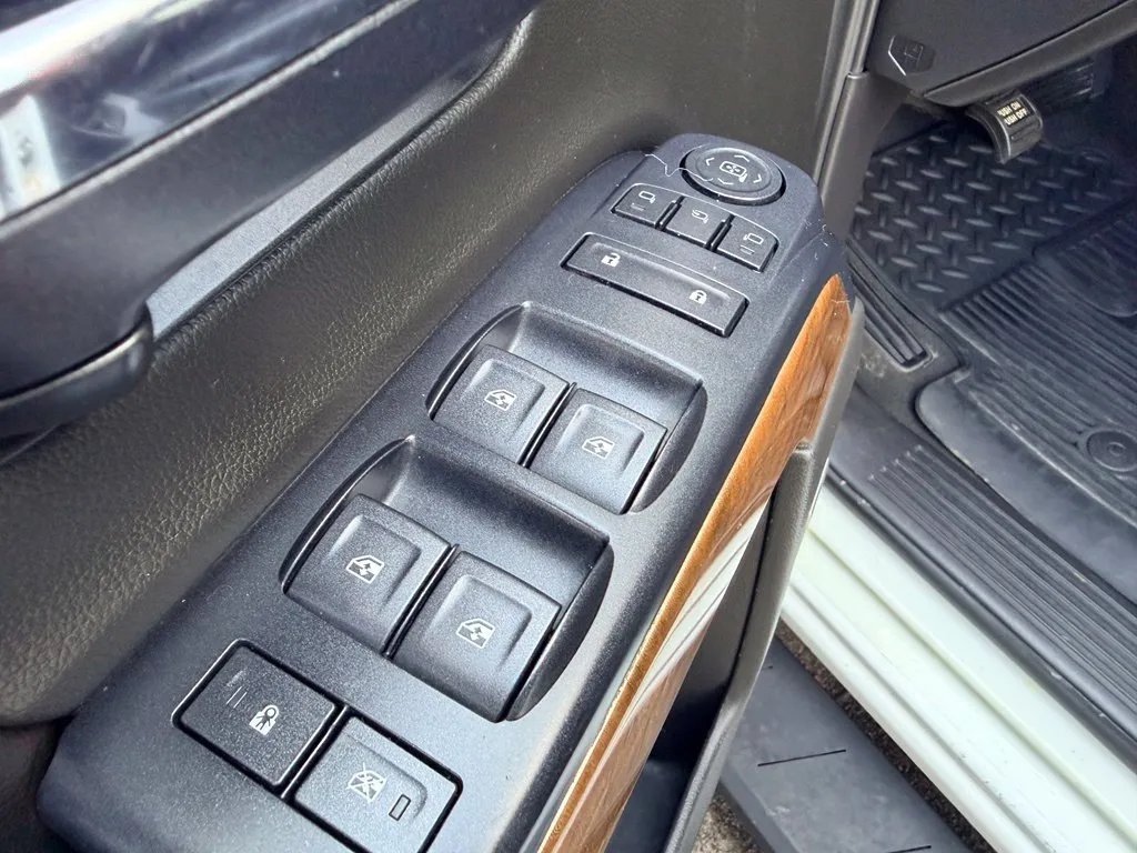 Chevrolet Silverado photo 33