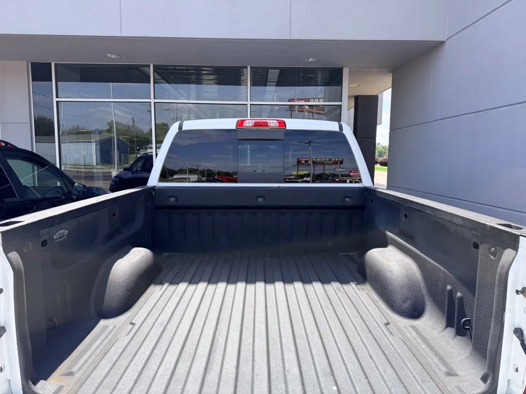 Chevrolet Silverado photo 29